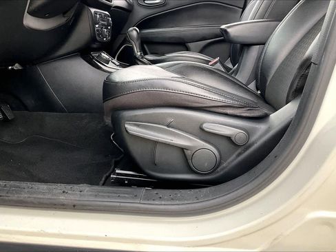 Used 2021 Jeep Compass Latitude w/ Sun and Sound Group image 34