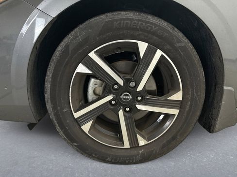 Used 2024 Nissan Sentra SV image 11