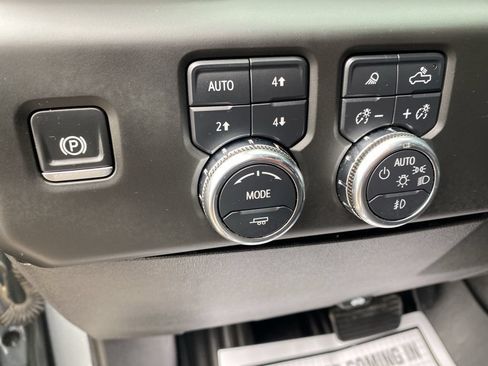 Used 2025 GMC Sierra 1500 AT4 w/ AT4 Premium Package AWD/4WD image 15