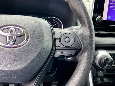 Used 2025 Toyota RAV4 XLE FWD image 25