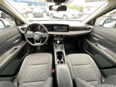 Used 2025 Nissan Kicks SV FWD image 8