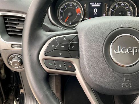Used 2019 Jeep Cherokee Latitude Plus image 23