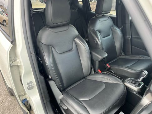 Used 2020 Jeep Renegade Limited image 17