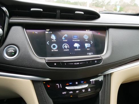 Used 2018 Cadillac XT5 Luxury w/ Driver Awareness Package image 28