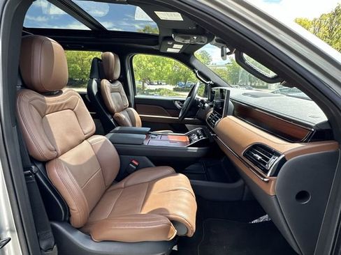 New 2024 Lincoln Navigator L Reserve image 27