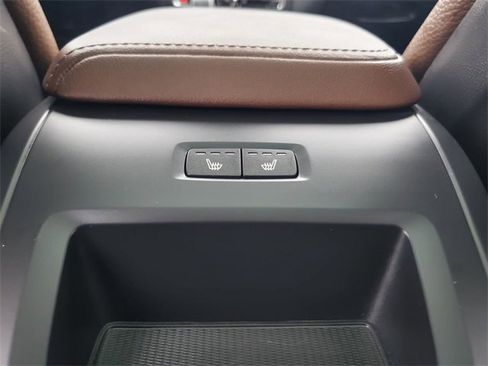 Certified 2025 Volvo XC60 B5 Plus image 33