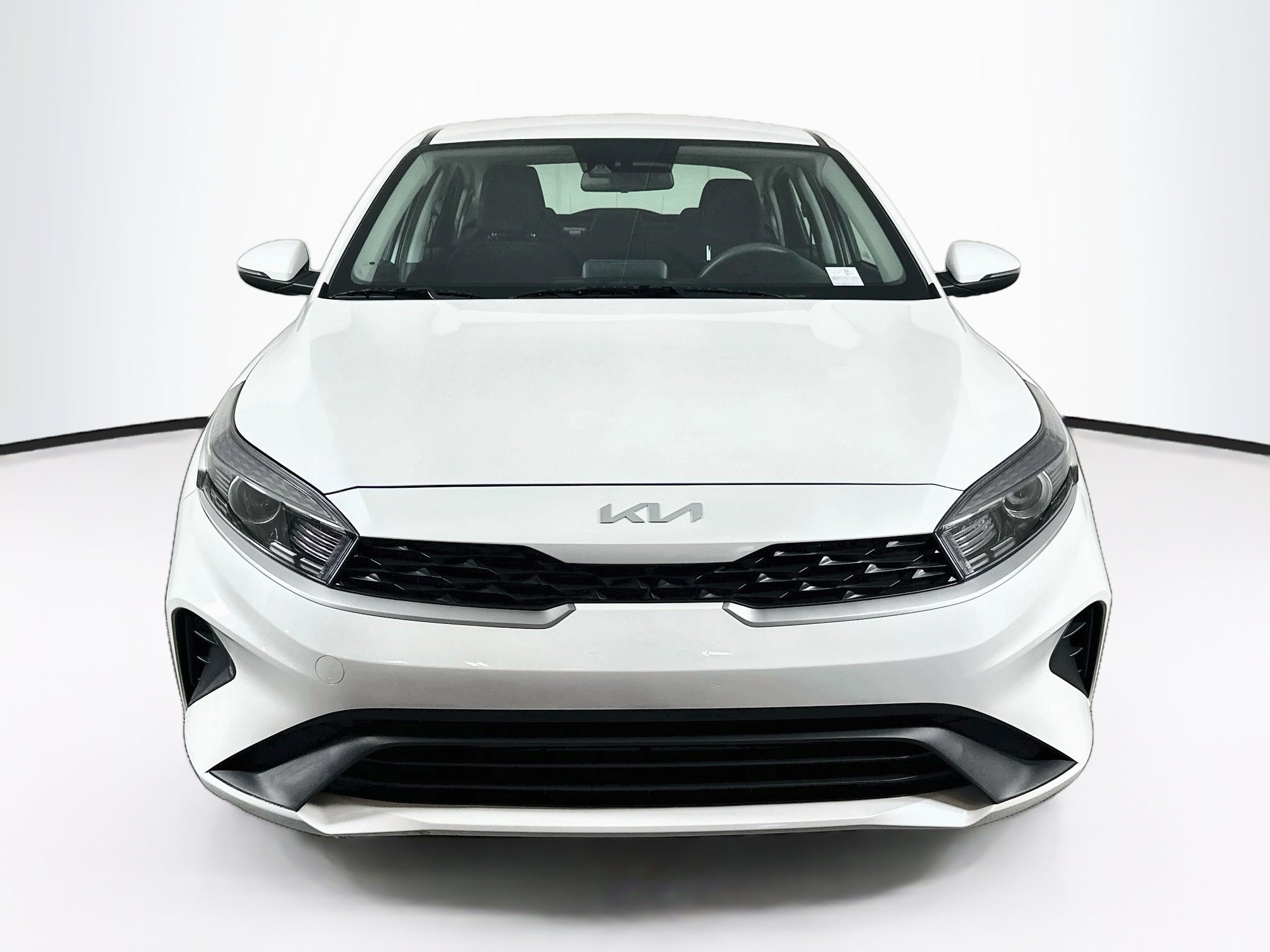 Used 2024 Kia Forte LXS w/ LXS Technology Package FWD image 2