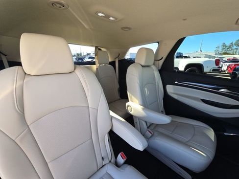 Used 2023 Buick Enclave Essence image 15