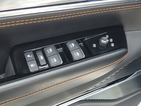 Used 2024 Jeep Grand Wagoneer L Series III AWD/4WD image 10