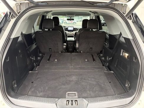 Used 2022 Ford Explorer XLT w/ Equipment Group 202A AWD/4WD image 10