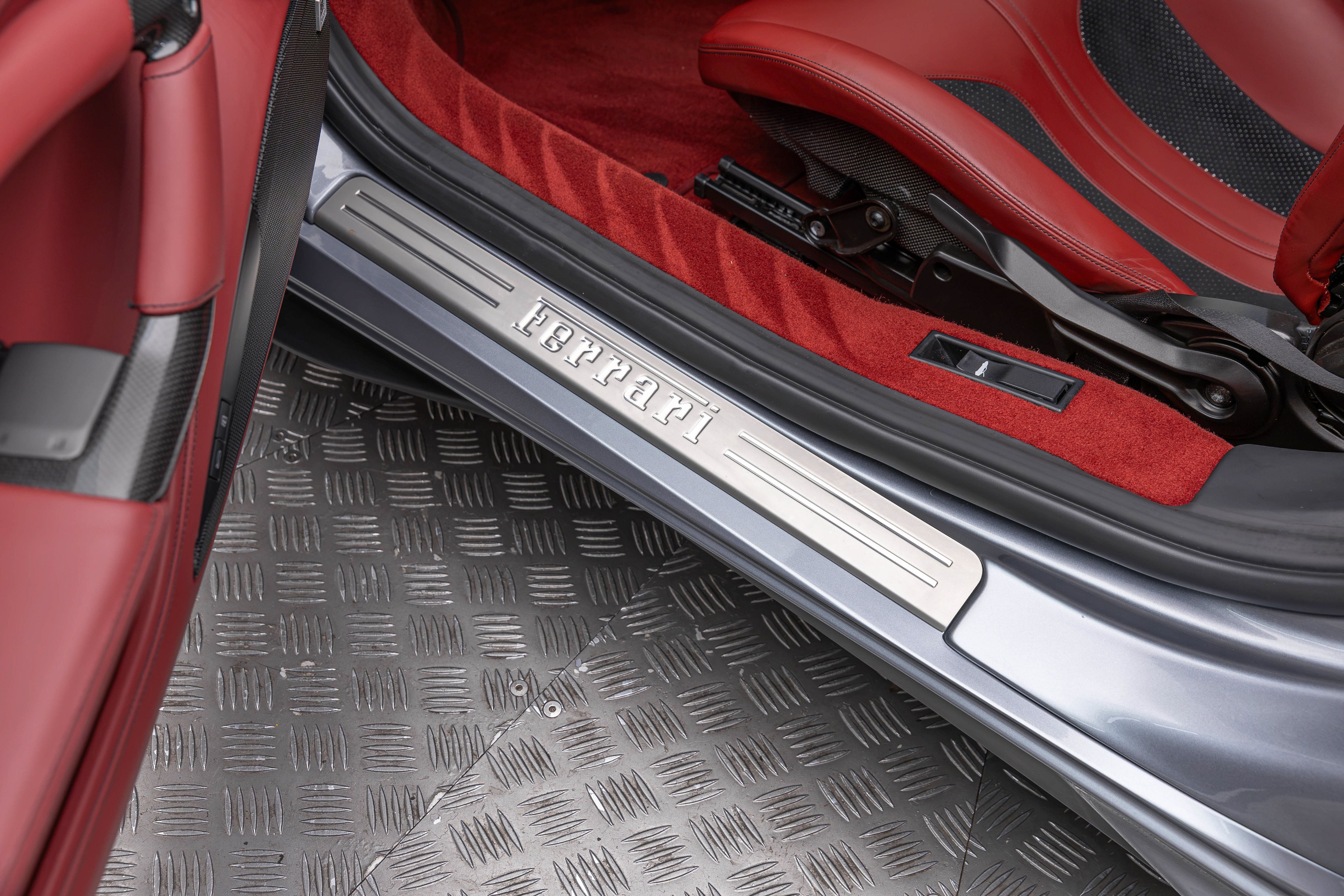 Used 2020 Ferrari F8 Tributo RWD image 17