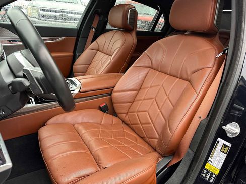 Used 2023 BMW 760i xDrive image 22