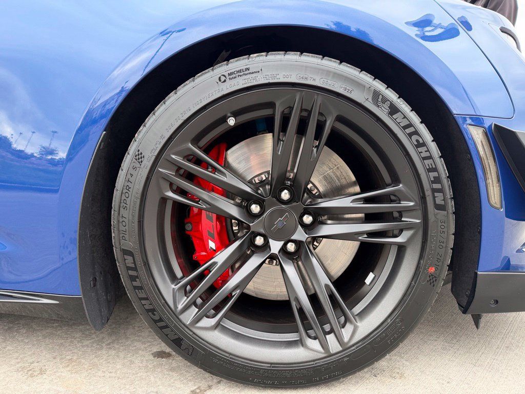 Used 2019 Chevrolet Camaro ZL1 RWD image 30