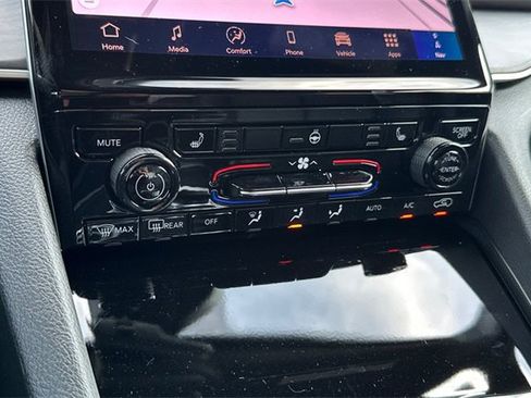 New 2025 Jeep Grand Cherokee L Limited w/ Black Appearance Package image 22