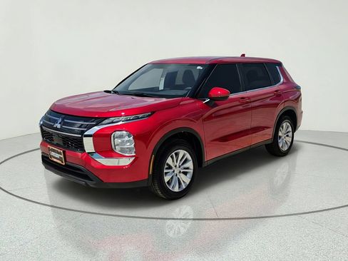 New 2026 Mitsubishi Outlander ES FWD image 2
