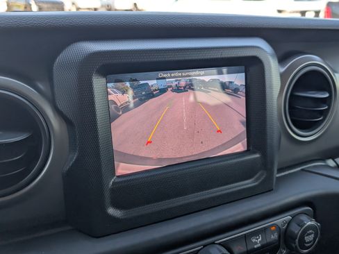 Used 2022 Jeep Wrangler Unlimited Sport AWD/4WD image 17