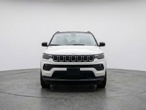 Used 2025 Jeep Compass Limited AWD/4WD image 2
