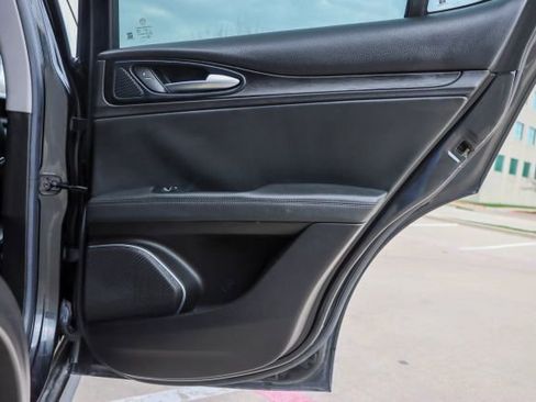 Used 2018 Alfa Romeo Stelvio AWD image 8