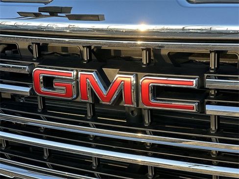 Used 2023 GMC Sierra 2500 SLT w/ SLT Convenience Package image 30
