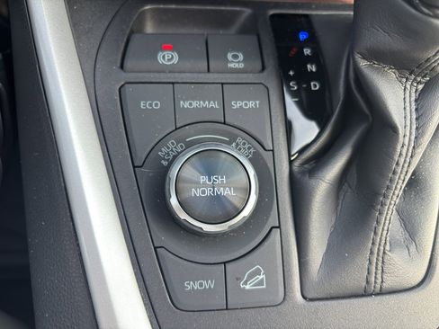 Used 2021 Toyota RAV4 Limited image 9