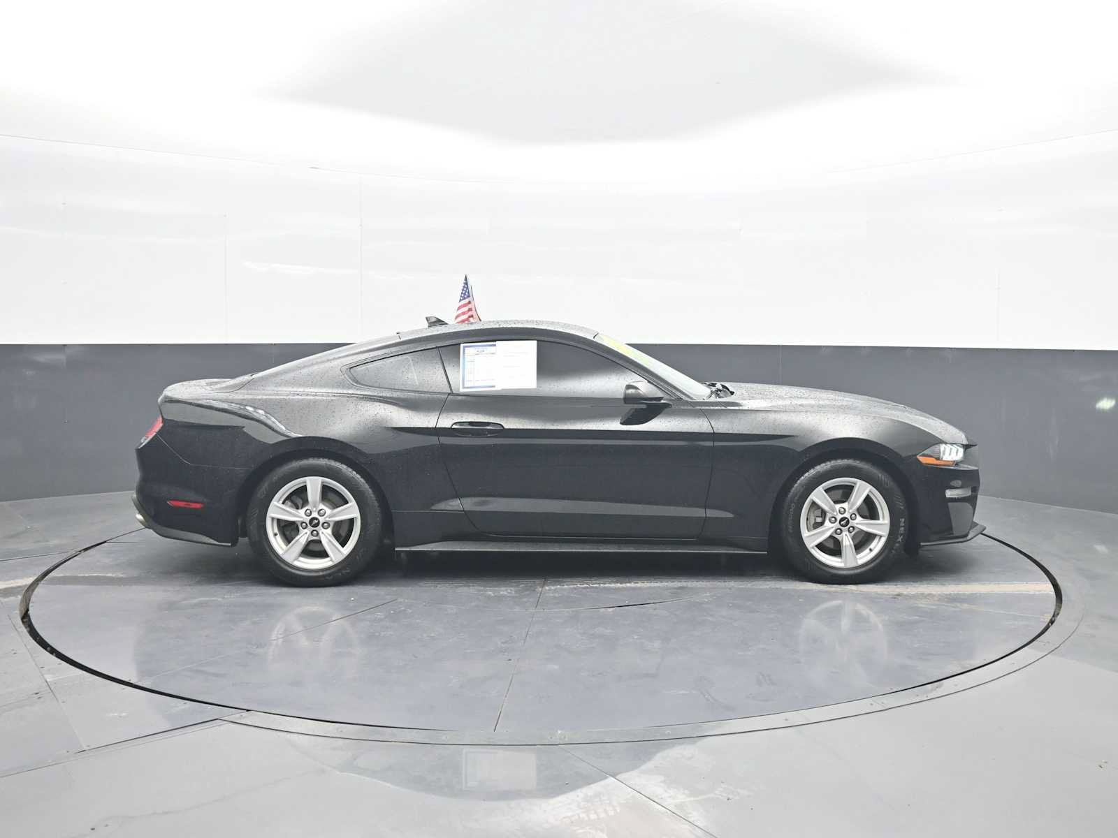 Used 2020 Ford Mustang Coupe RWD image 9