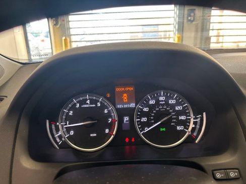 Used 2017 Acura TLX FWD image 4