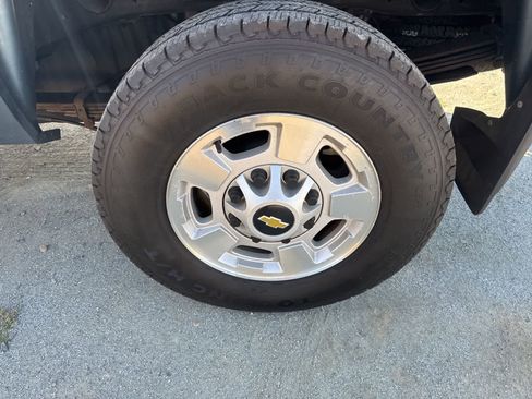 Used 2011 Chevrolet Silverado 2500 LT w/ Interior Plus Package image 11