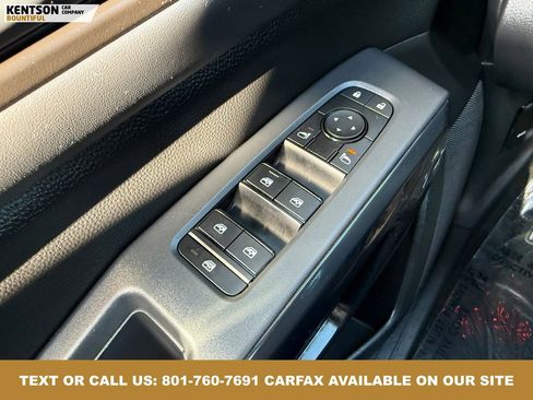 Used 2024 Nissan Pathfinder S image 20