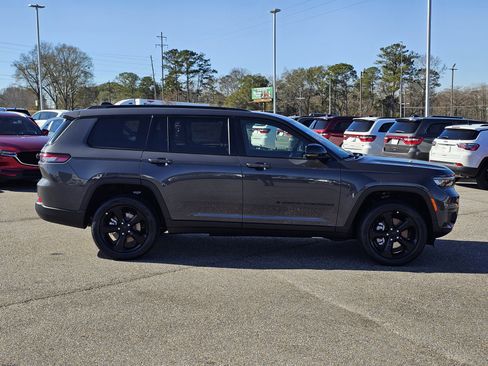 New 2025 Jeep Grand Cherokee L Altitude image 7