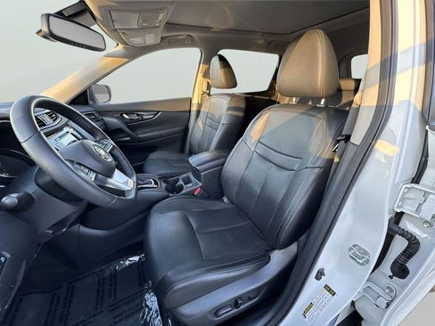 Used 2019 Nissan Rogue SL w/ Premium Package image 13