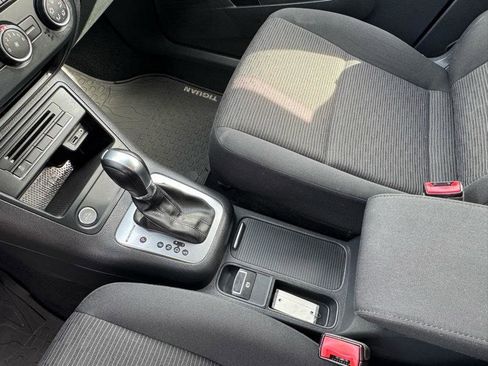 Used 2017 Volkswagen Tiguan Limited w/ Premium Package image 13