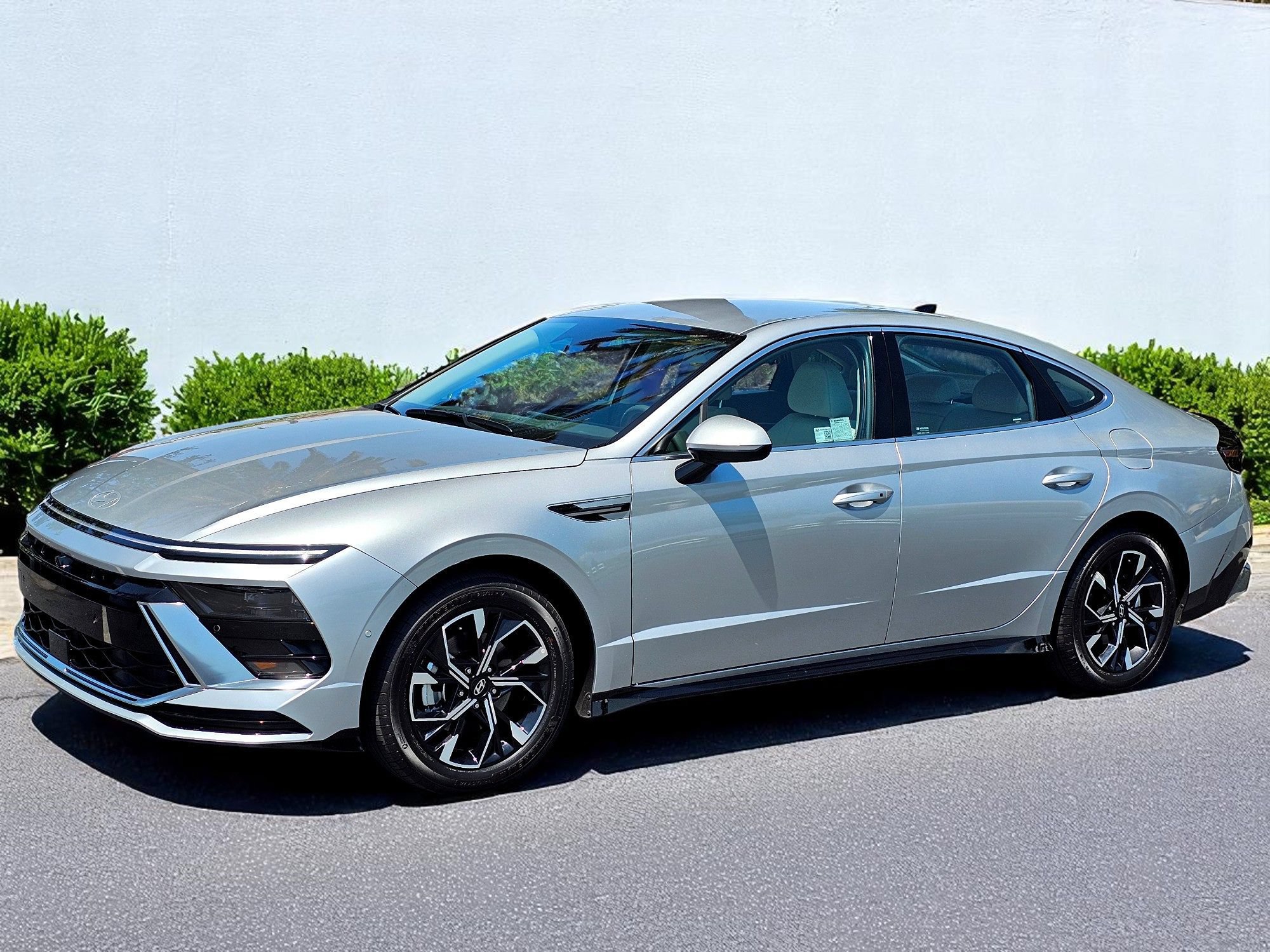 Used 2025 Hyundai Sonata SEL FWD image 1