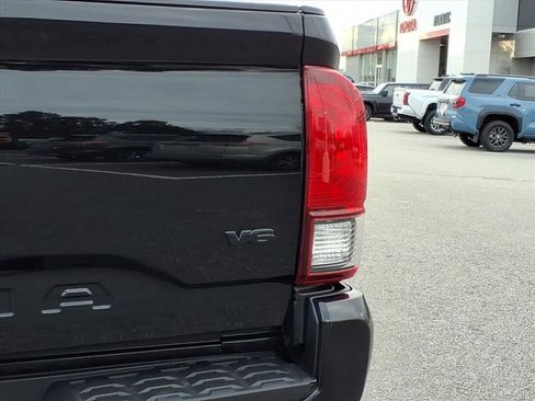 Used 2022 Toyota Tacoma SR5 image 11