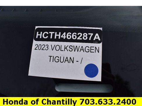 Used 2023 Volkswagen Tiguan SE image 34