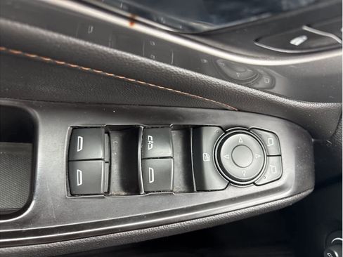 Used 2019 Chevrolet Traverse LT image 13