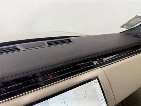 New 2026 Land Rover Range Rover Long Wheelbase SE image 32