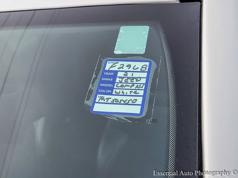 Used 2021 Jeep Compass Latitude FWD image 34