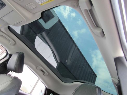 Used 2022 Ford Mustang Mach-E Premium image 27