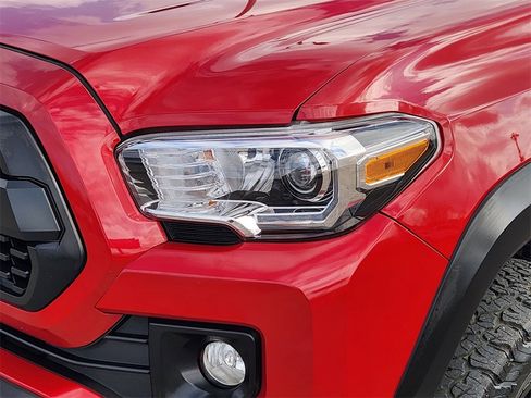 Used 2016 Toyota Tacoma SR image 9