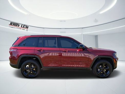 New 2025 Jeep Grand Cherokee Altitude RWD image 2