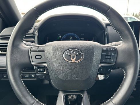 Certified 2025 Toyota Camry SE FWD image 22