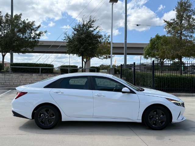 Used 2023 Hyundai Elantra Blue FWD image 4