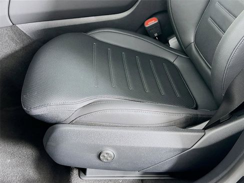 Certified 2025 Mercedes-Benz GLC 300 4MATIC image 18