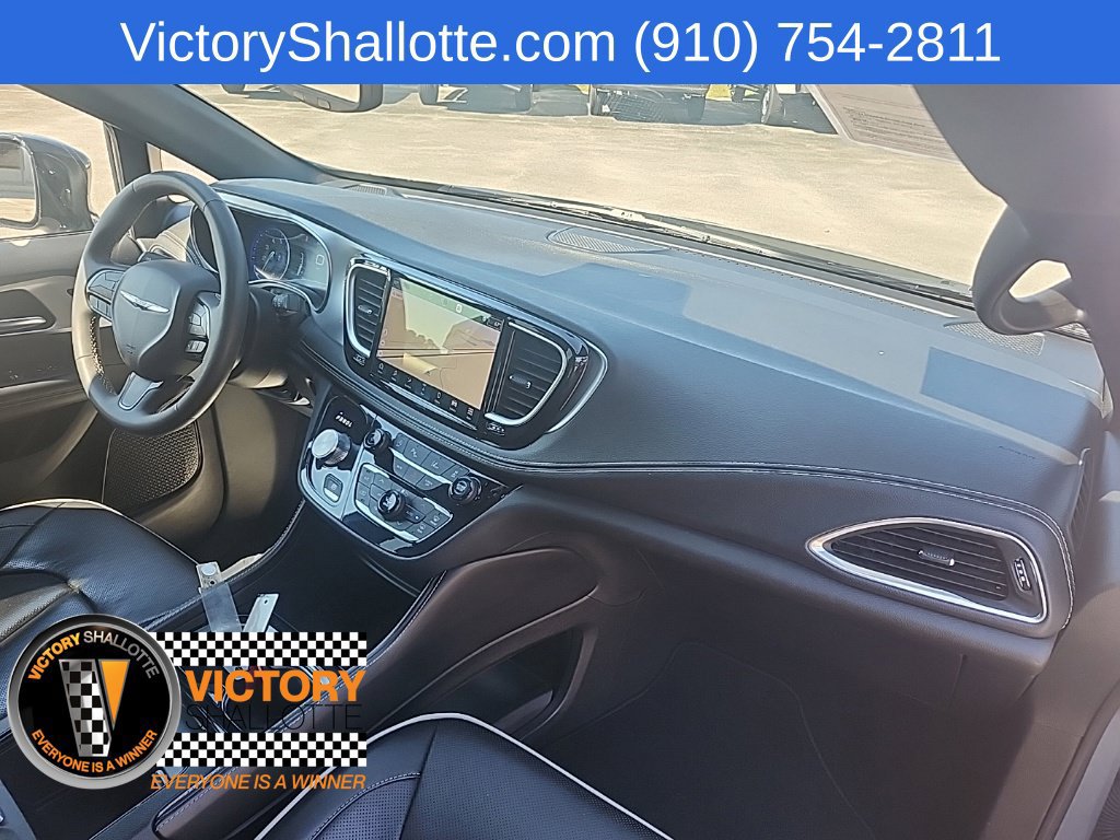 Used 2025 Chrysler Pacifica Limited FWD image 42