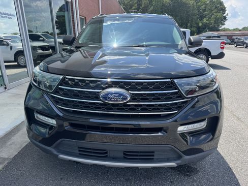 Used 2022 Ford Explorer XLT w/ Equipment Group 202A AWD/4WD image 4