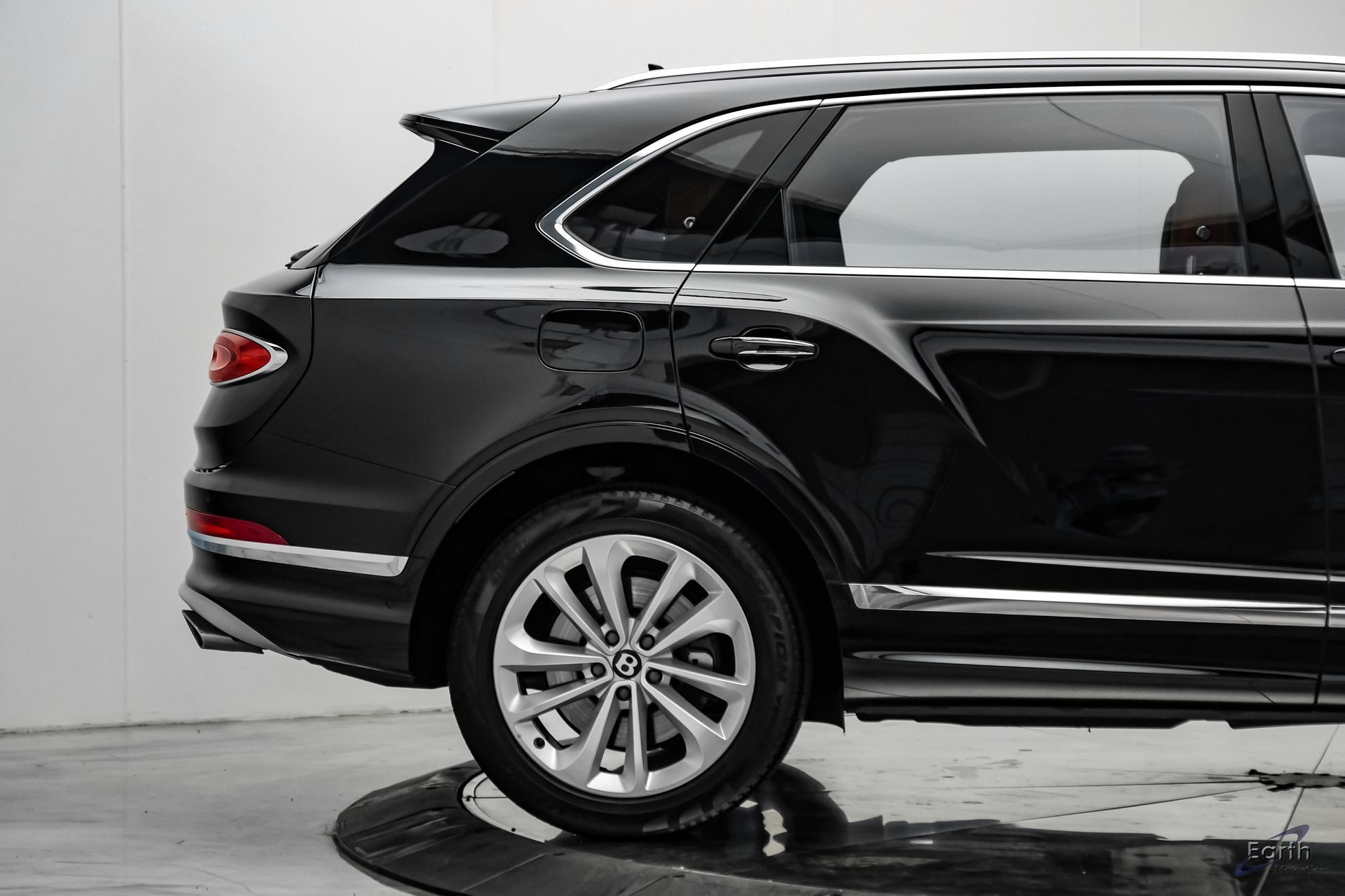 Used 2023 Bentley Bentayga Extended Wheelbase AWD/4WD image 18