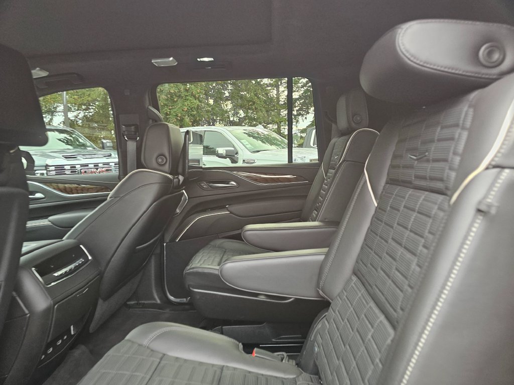 Used 2024 Cadillac Escalade ESV Sport Platinum w/ Heavy-Duty Trailer Package AWD/4WD image 20