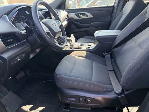 Used 2023 Chevrolet Traverse LT image 11