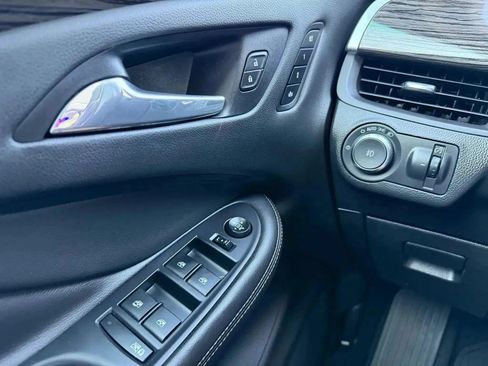 Used 2017 Buick Envision Essence AWD/4WD image 19
