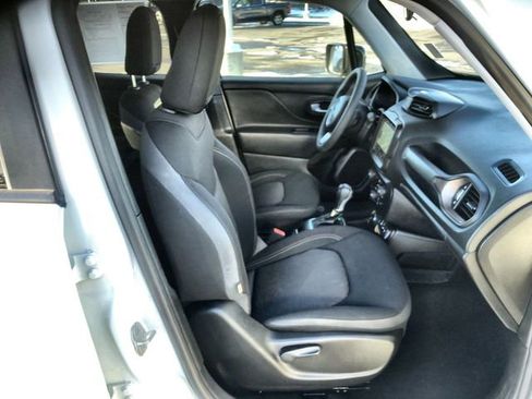 Used 2023 Jeep Renegade Latitude image 24